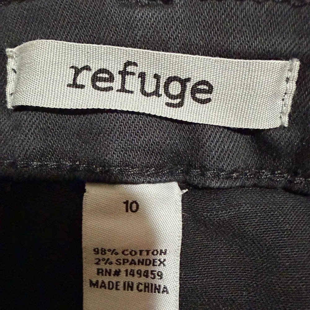 refuge‎ brand black distressed capris, women's size 10